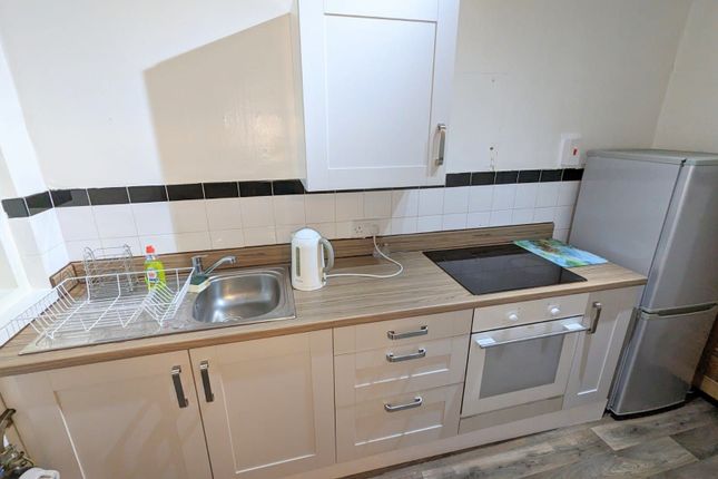 66 Wyken Grange Road/ Flat Downstairs, Coventry photo 5