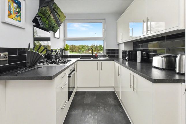 39, Foxhill Court, West Yorkshire photo 3