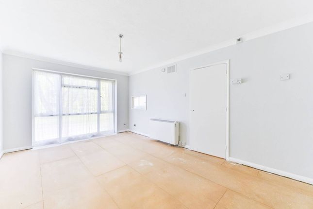 Thumbnail Flat to rent in Regency Court, Sutton