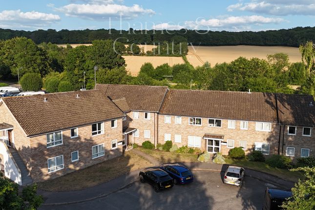 16 Chalford Flats, High Wycombe photo 3