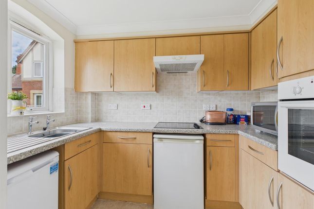 28 Santler Court, Worcester Road, Malvern photo 4