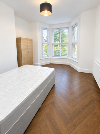Ground Floor Flat 31, Seymour Gardens, Ilford photo 5