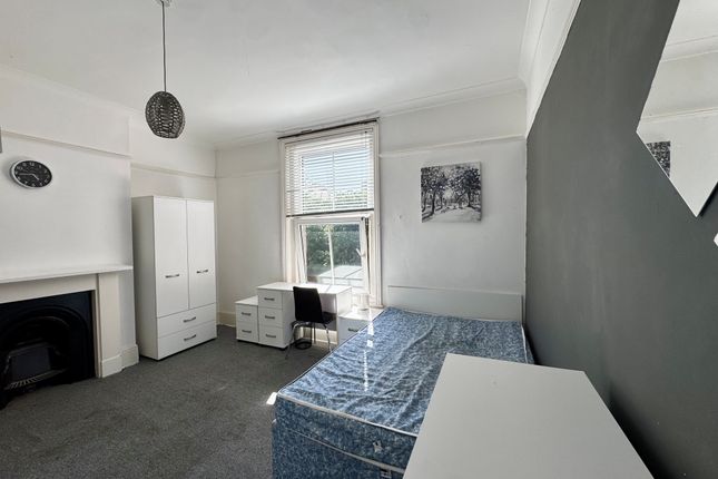 Room 2, Southsea photo 3