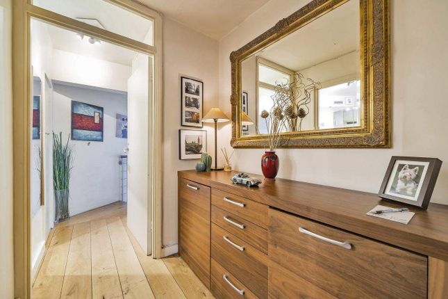 Flat for sale in Westbourne Terrace, London