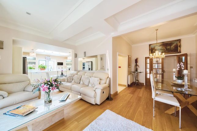 2 Wykeham House, Gordon Avenue, Stanmore photo 4