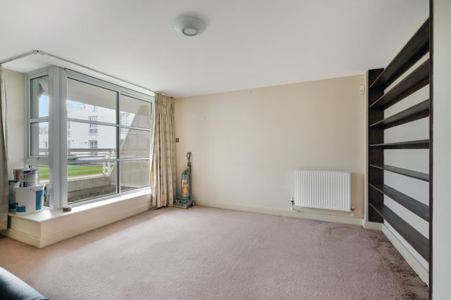 131, Barrier Point Road, London photo 4