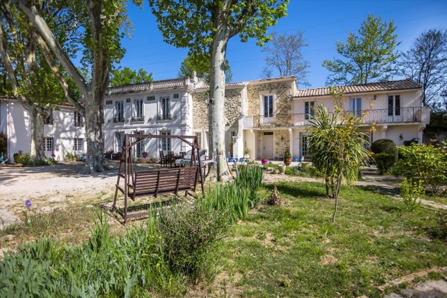 Villa for sale in Montfavet, Vaucluse, Provence-Alpes-Côte D'azur, France