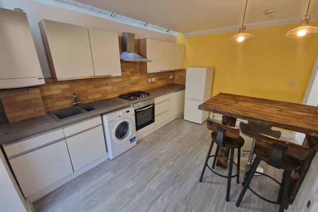 13 Beresford Road, Luton photo 2