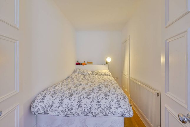 Studio studio on Onslow Gardens, South Kensington, £450,000