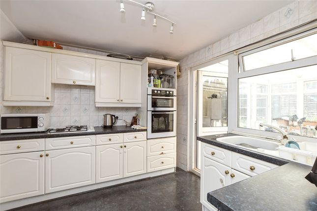 Staplehurst Close, Reigate photo 2