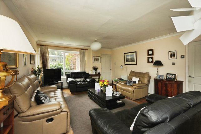 15, Hallam Grange Croft, Sheffield photo 5