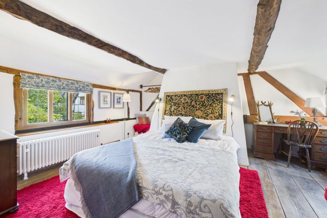 Cam01791G0-Pr0189-Still036