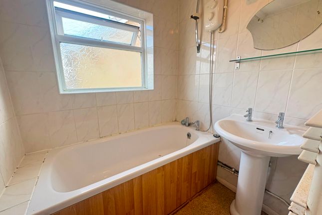 12, Shamrock, Stanground photo 2