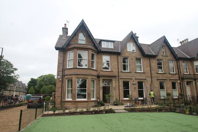 Thumbnail Flat to rent in York Place, Harrogate, North Yorkshire