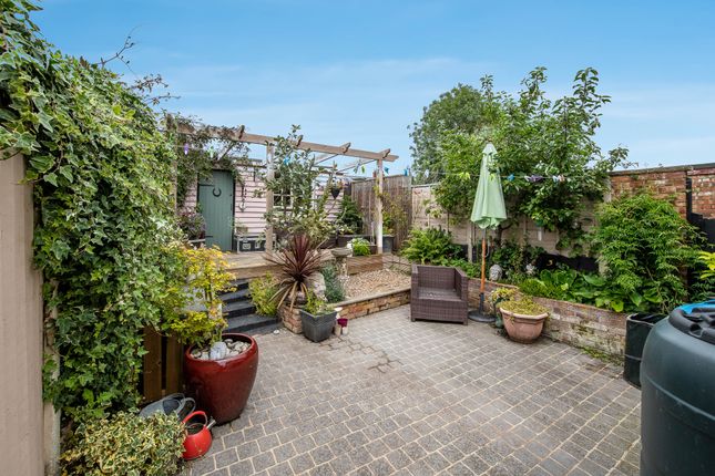 18 Wood Street, Aylesbury photo 4