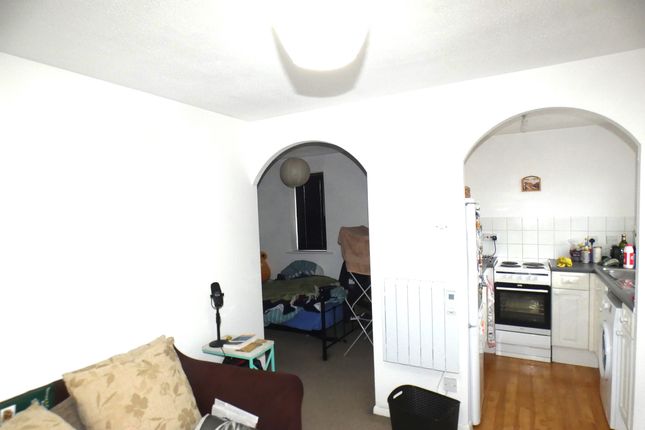 Flat 14c Chiswell Court, Sandown Road, Watford photo 2
