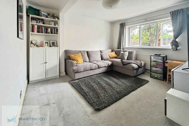 8, Felix Road, Walton-on-Thames photo 2