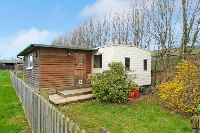 Mobile/park home to rent in Barings Field Farm, Cudworth Lane, Newdigate, Dorking, Surrey