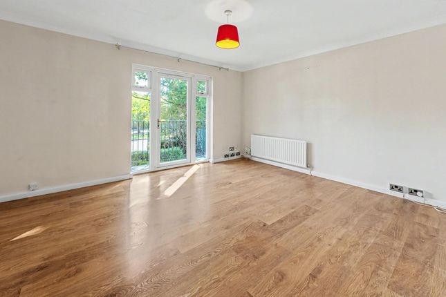 Flat 8, Vienna Court Vesey Close, Farnborough photo 2