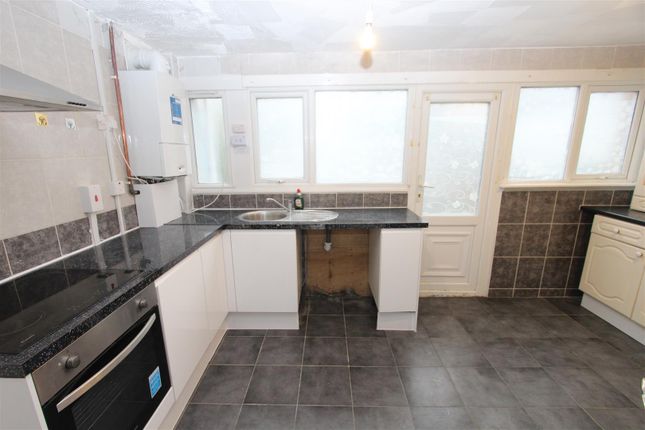 1, Smeed Close, Sittingbourne photo 4