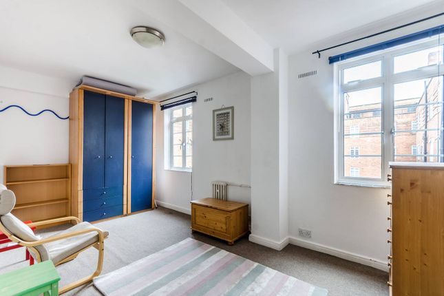 Latymer Court, Hammersmith photo 4