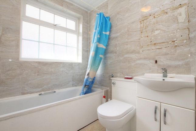 40, Vivian Avenue, Wembley photo 5