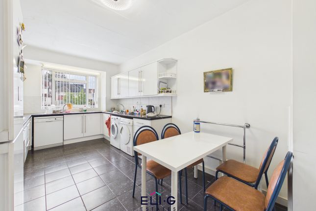 10 Riverside Drive, Golders Green Road, London photo 2