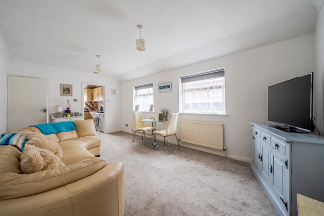 Flat 9, Flint Lodge, Ray Park Road, Maidenhead photo 4
