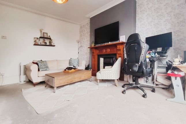 Flat 4, 19, Western Elms Avenue, Berkshire photo 3