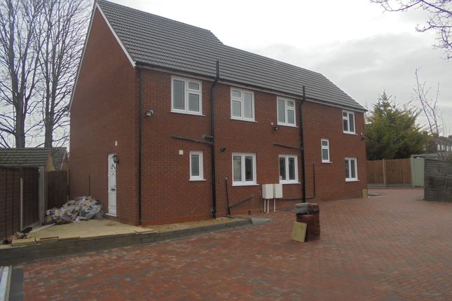 Thumbnail Semi Detached House To Rent In Marsh Road Luton Thumbnail Semi Detached House To Rent In Marsh Road Luton