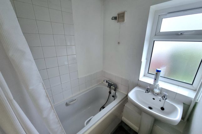 Property to rent in Helmsley Way, Corby