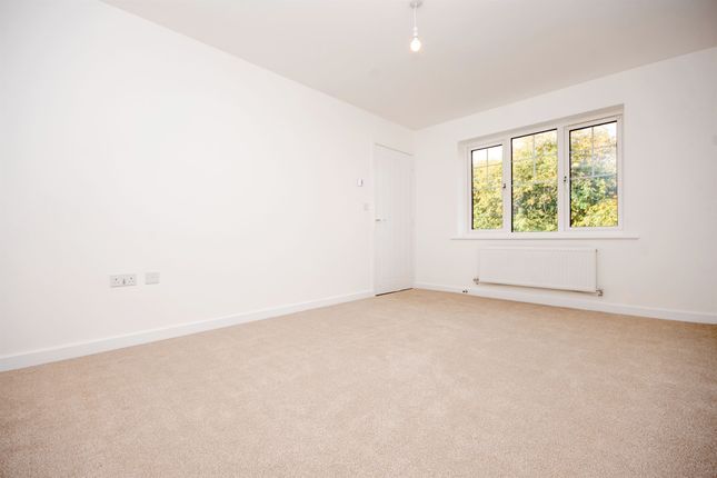 Eyam Close, Kettering photo 4