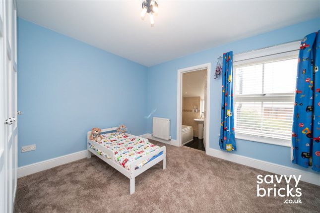 Terraced house for sale in Cardiff Road, Watford