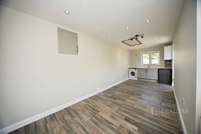 73A, Cemetery Road, Dunstable photo 2
