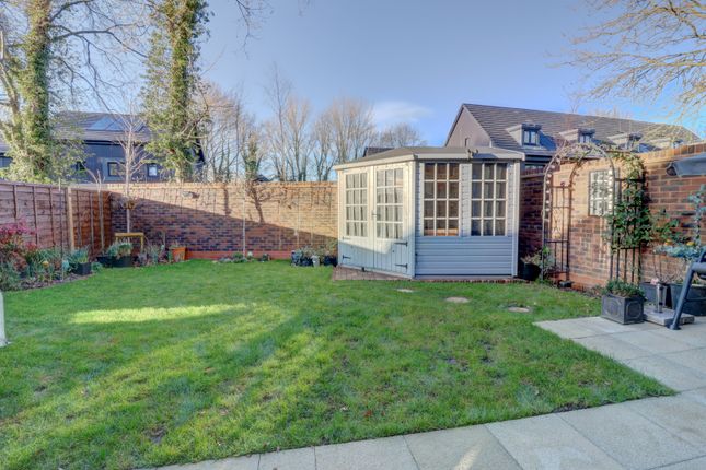 8, Snowdrop Close, Princes Risborough photo 2