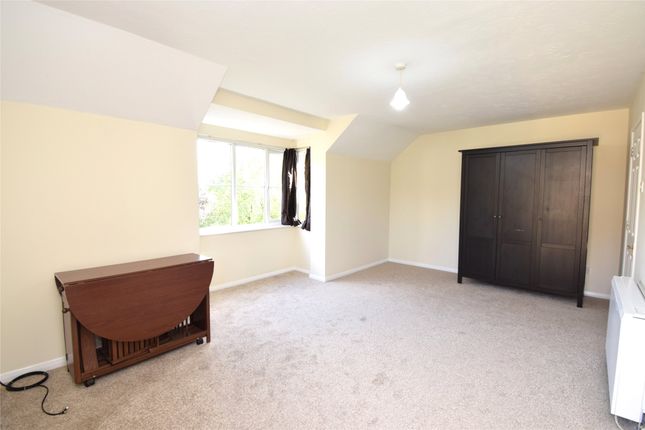 25, Camarthen Green, London photo 3