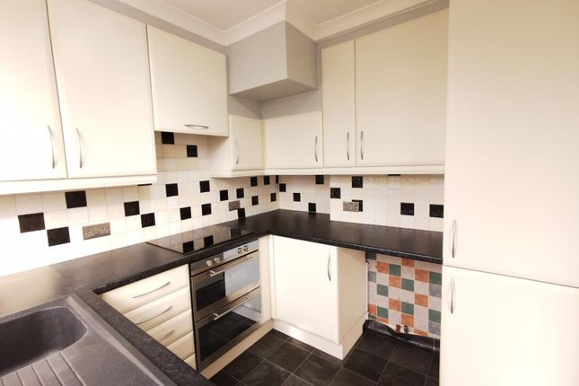 35, Springfield Avenue, Leeds photo 2