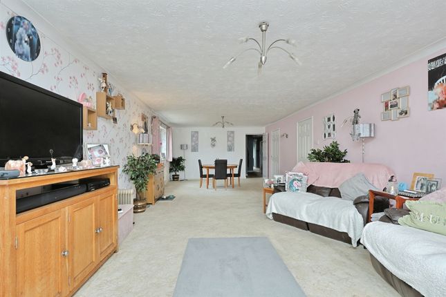 9, Monkhams Drive, Thetford photo 4
