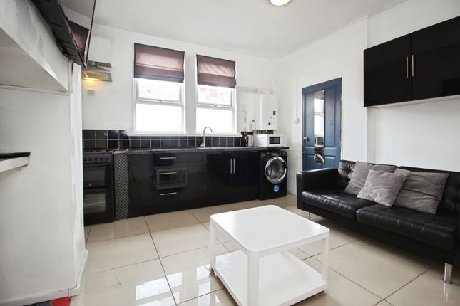 20, Woodview Road,, Leeds photo 3