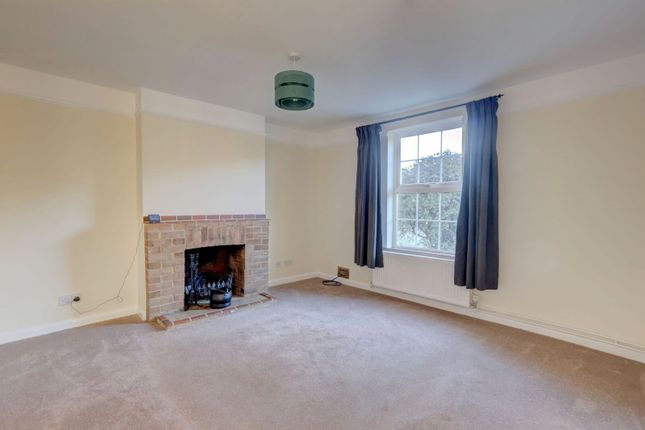 Thame Road, Princes Risborough photo 2
