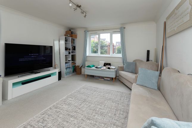 38A, Blackthorn Drive, Huddersfield photo 2