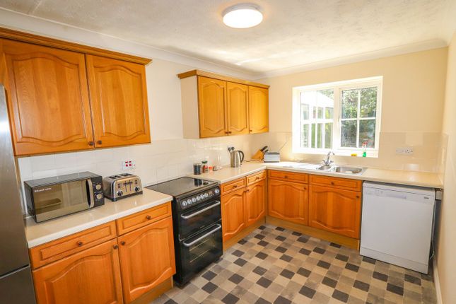 3, Eisenhower Drive, St Leonards-on-Sea photo 2