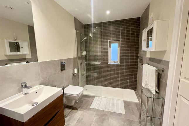27 Beech Grove, Hammond Way, Yateley photo 5