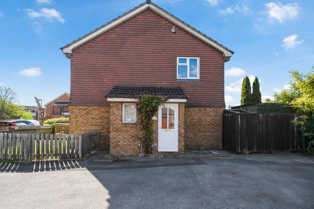 1-bed house on 2 Holmes Court, Andover, £200,000