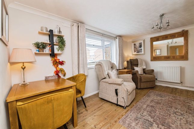45, Russet Avenue, Exeter photo 4