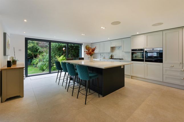 20, Heath Drive, Sutton photo 2