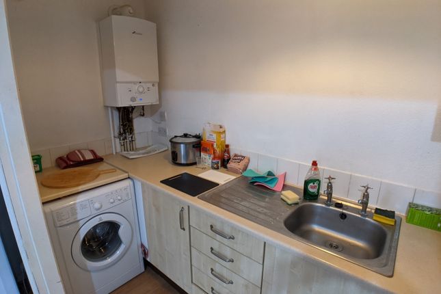Thumbnail Flat to rent in Swinton Grove, Manchester