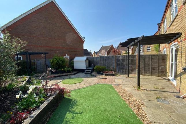 44, Brushfield Way, Woking photo 2