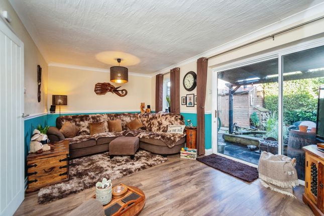 39, Queendown Avenue, Gillingham photo 3