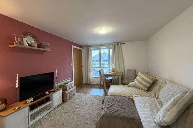 Apartment 18, 7, Waterloo Road, Stalybridge photo 4